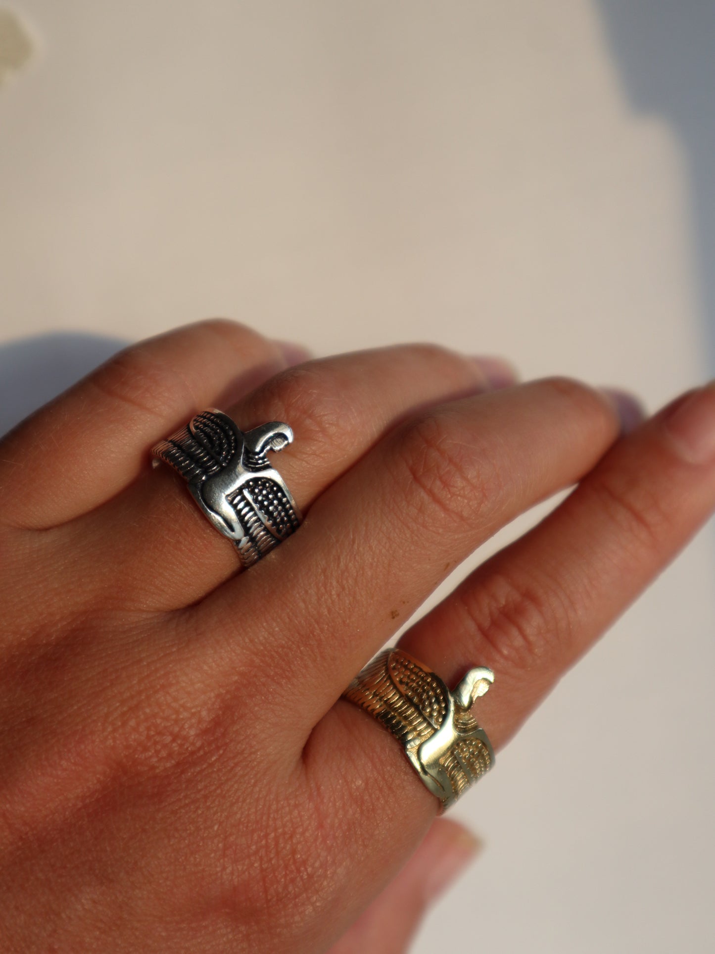 Versilberter Ring der Göttin Isis