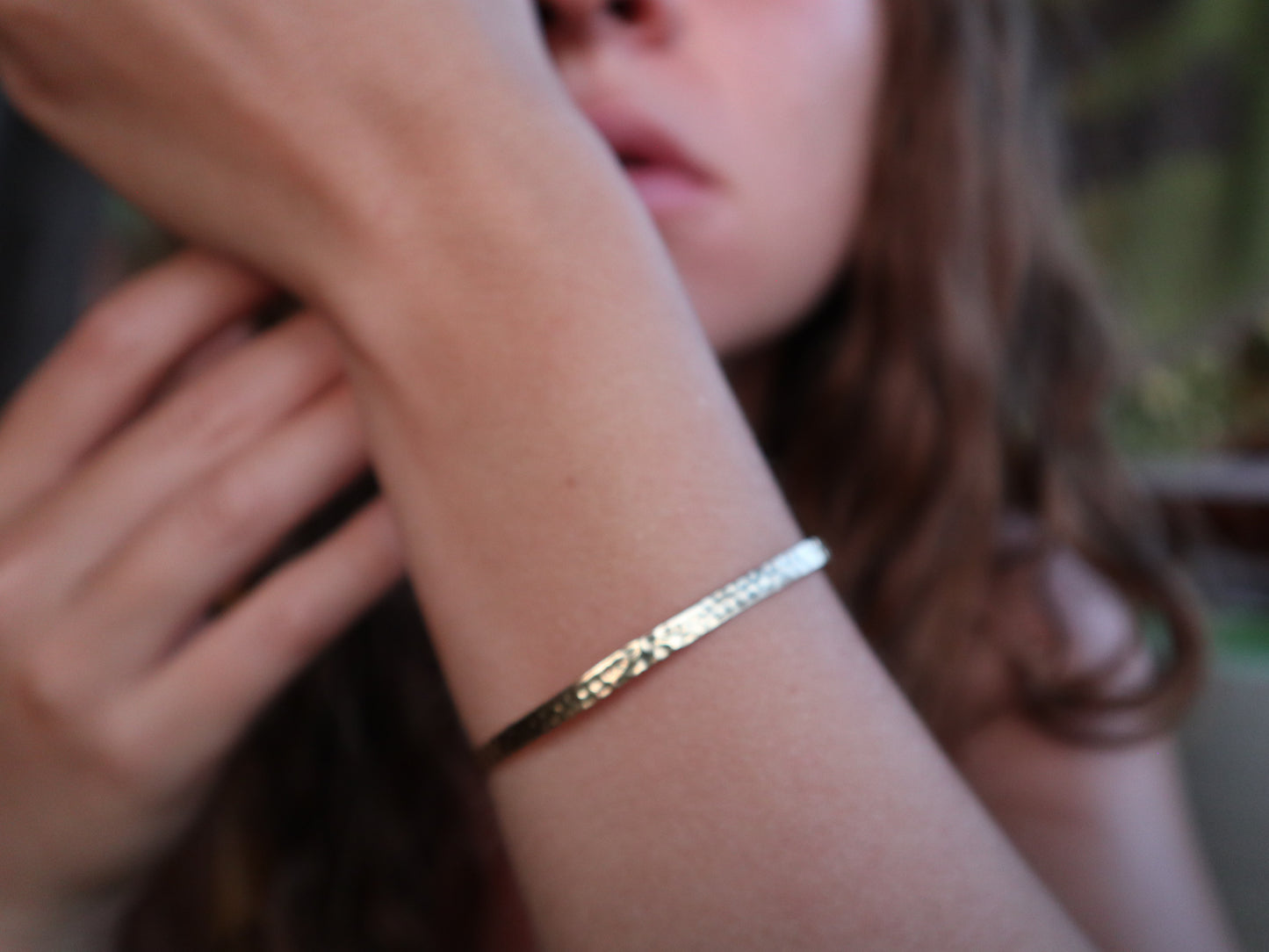 Elegantes Armband aus versilbertem Messing