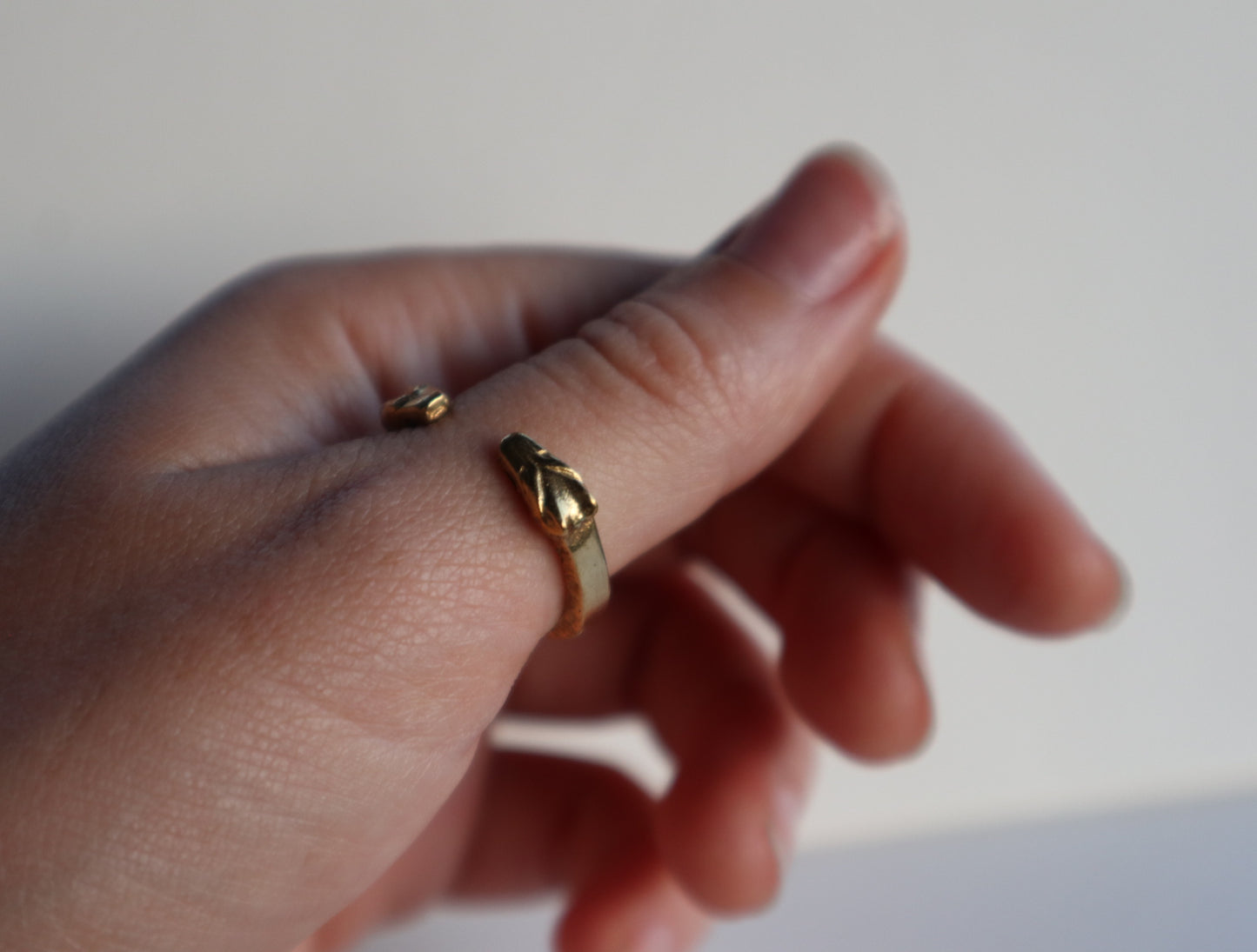 Messingring mit küssendem Drachen